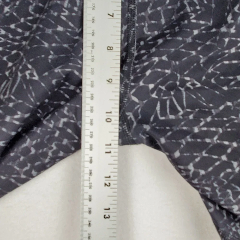 Lululemon Capri Leggings Womens‎ 4 XS Black Snake Criss-Cross Hem Elastic Waist